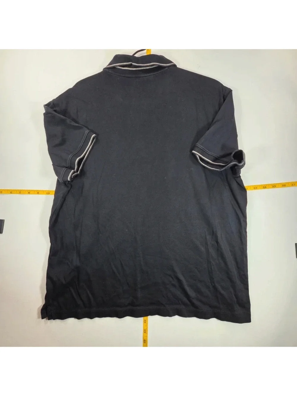 Banana Republic short-sleeve V-neck polo Large